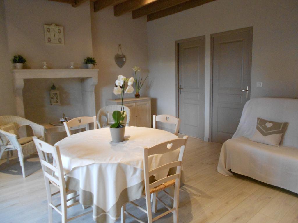 Au Coeur D'Origny Bed & Breakfast Couches Стая снимка
